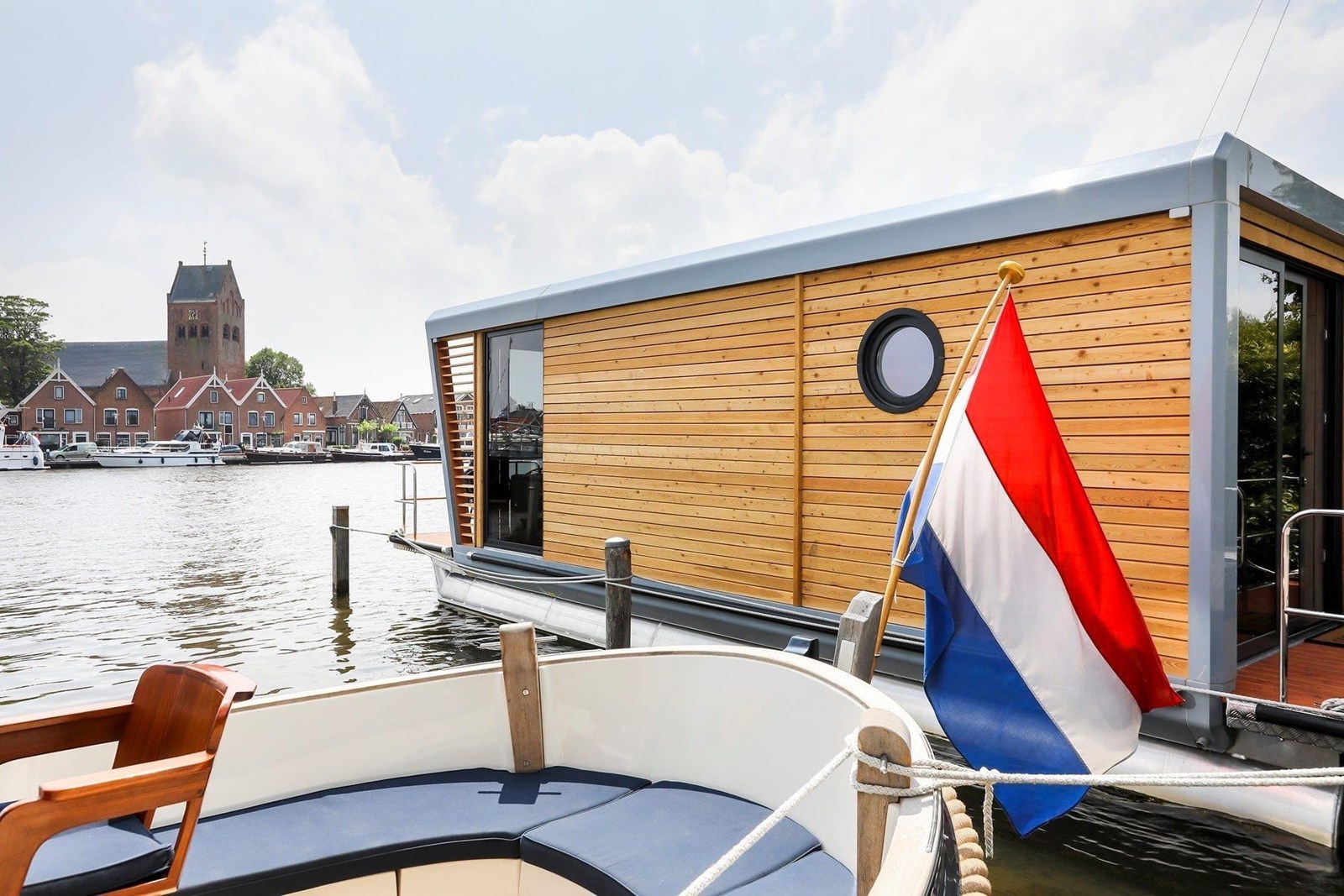 Luxe Houseboat op het mooiste plekje van Grou