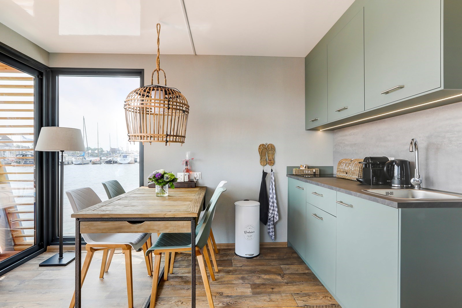 Luxe Houseboat op het mooiste plekje van Grou