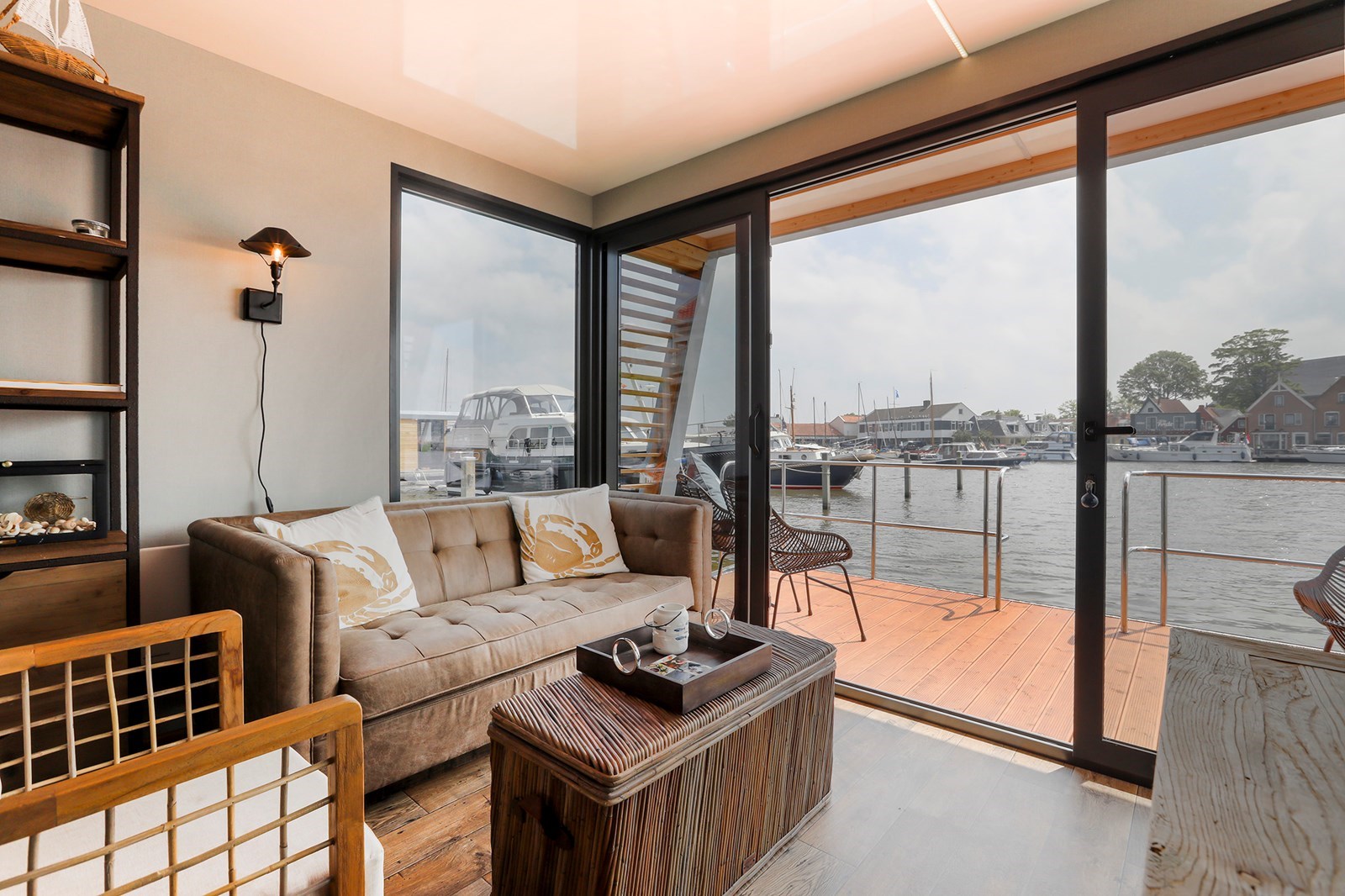 Luxe Houseboat op het mooiste plekje van Grou