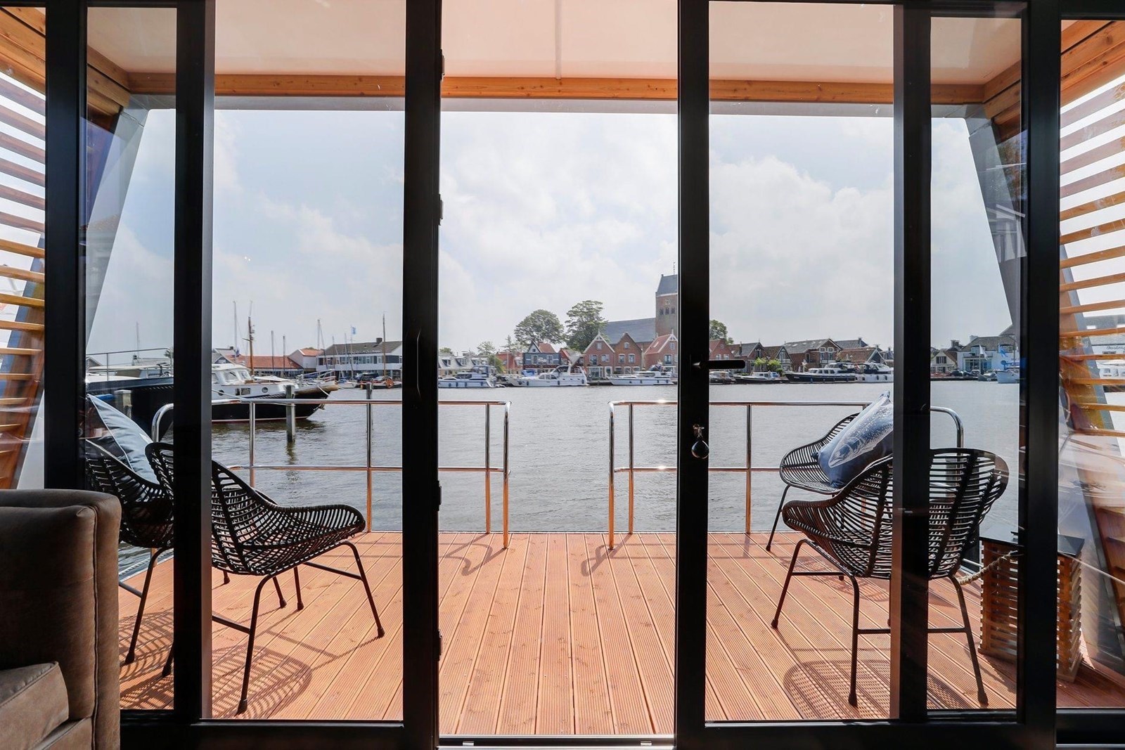 Luxe Houseboat met een prachtig uitzicht over het water