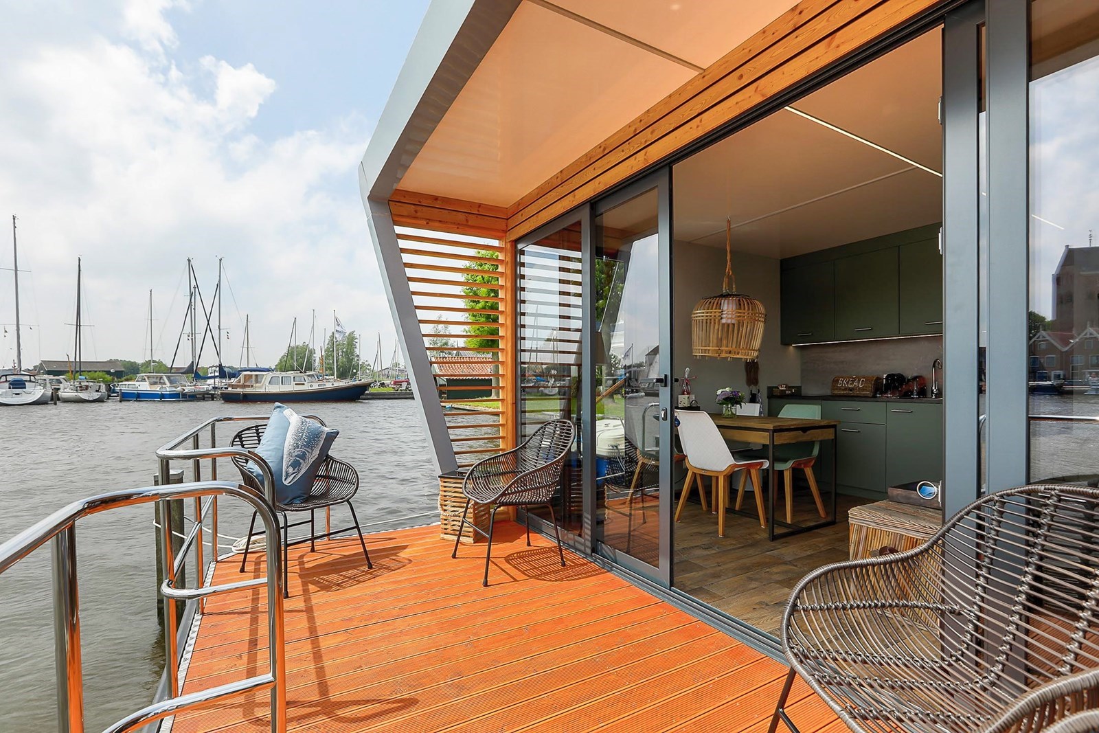 Luxe Houseboat met een prachtig uitzicht over het water