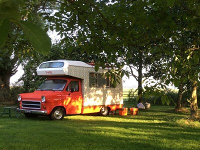 Querky kampeerbus Rode Rik Querky kampeerbus Rode Rik