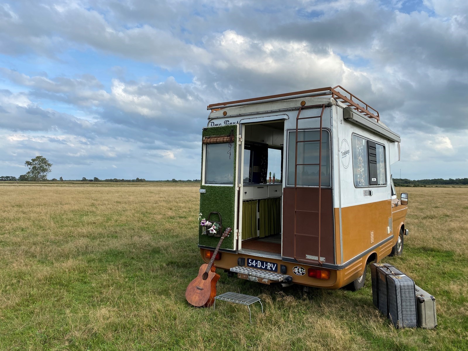 Retro Kampeerbus Ome Tinus