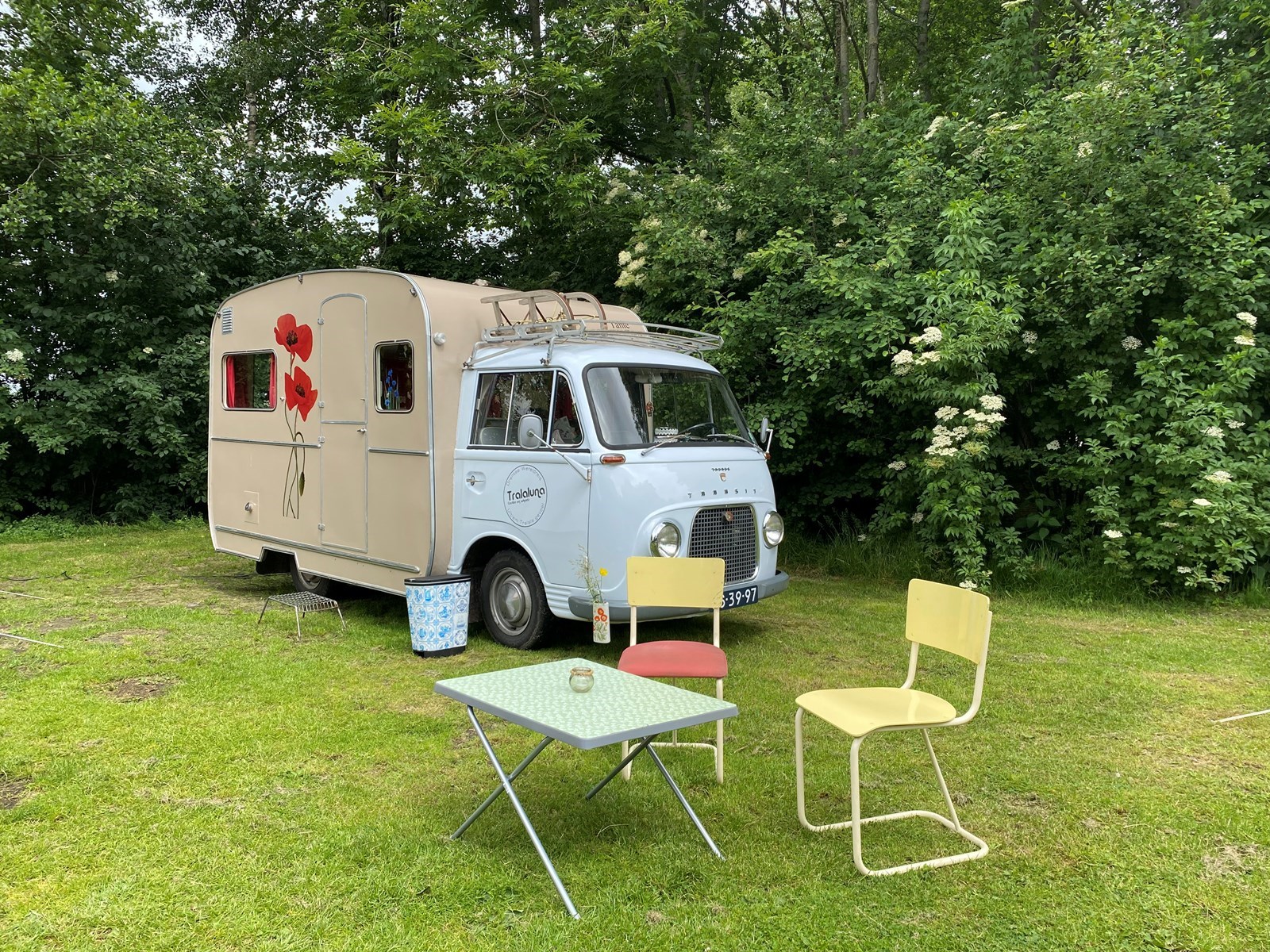 Retro kampeerbus Tante Toos