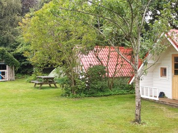 Slaaphutje op een natuurkampeerterrein Slaaphutje op een natuurkampeerterrein