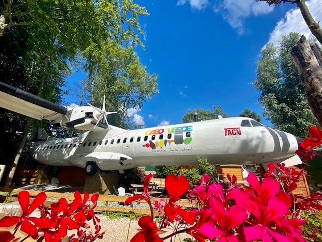 Slapen in een Vliegtuig met verkeerstoren