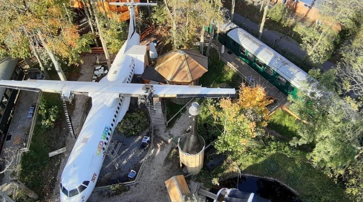 Slapen in een Vliegtuig met verkeerstoren