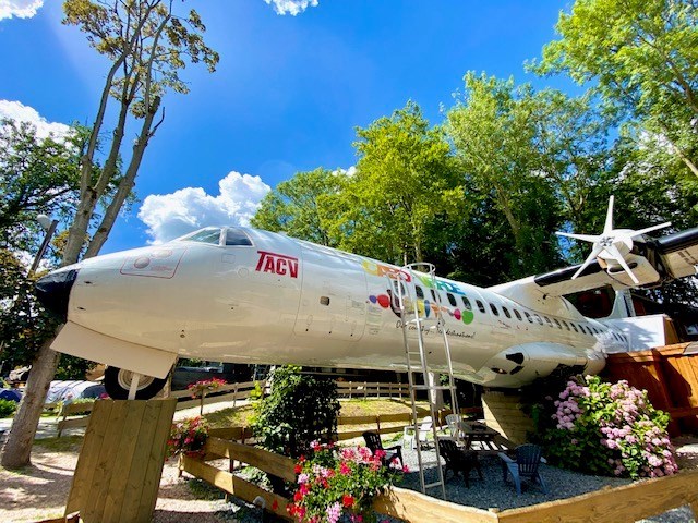Slapen in een Vliegtuig met verkeerstoren