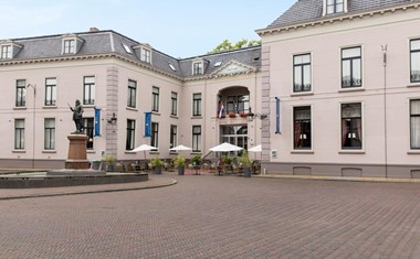 Voormalig paleis van de Koninklijke familie Voormalig paleis van de Koninklijke familie
