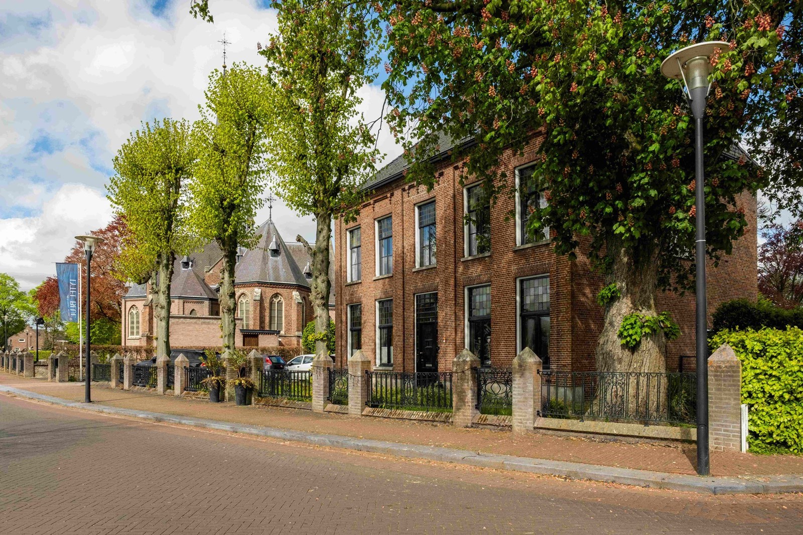 Bijzondere blauwe kamer in een oude Pastoriewoning.