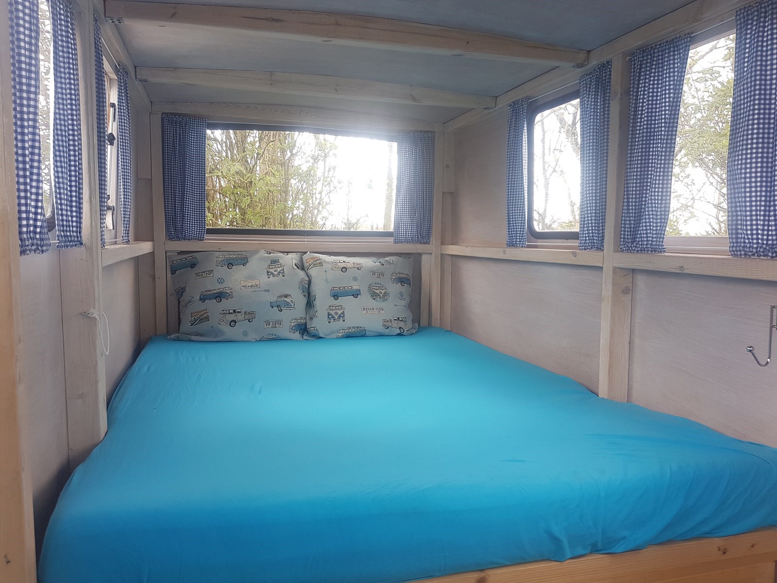 Origineel overnachten in een VW Bus Hut