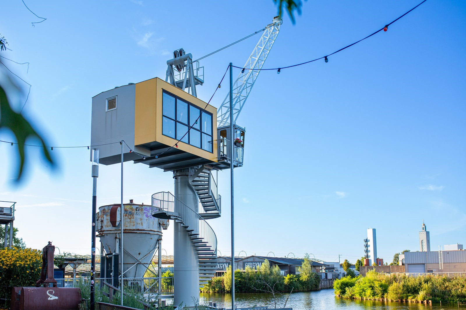 Hotelkamer in een Hijskraan die je zelf kunt draaien