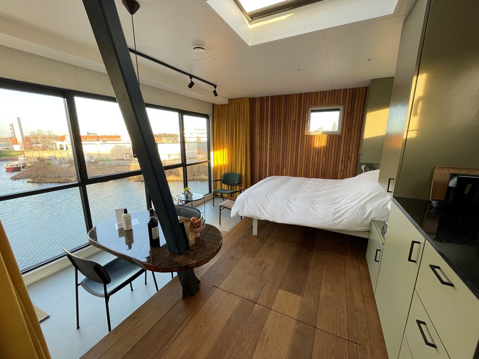 Hotelkamer in een Hijskraan die je zelf kunt draaien