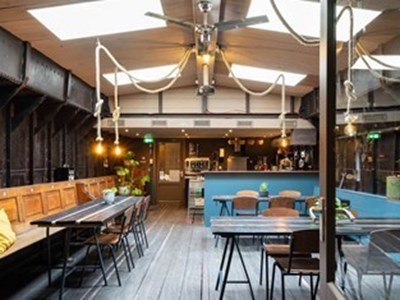 Groepsaccommodatie op een vrachtschip Groepsaccommodatie op een vrachtschip