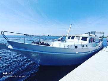 Luxe schip bij een UNESCO Fort Luxe schip bij een UNESCO Fort