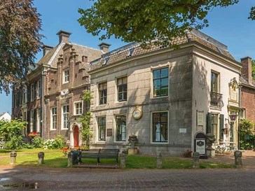 Rijksmonument uit 1678 aan de Vecht Rijksmonument uit 1678 aan de Vecht