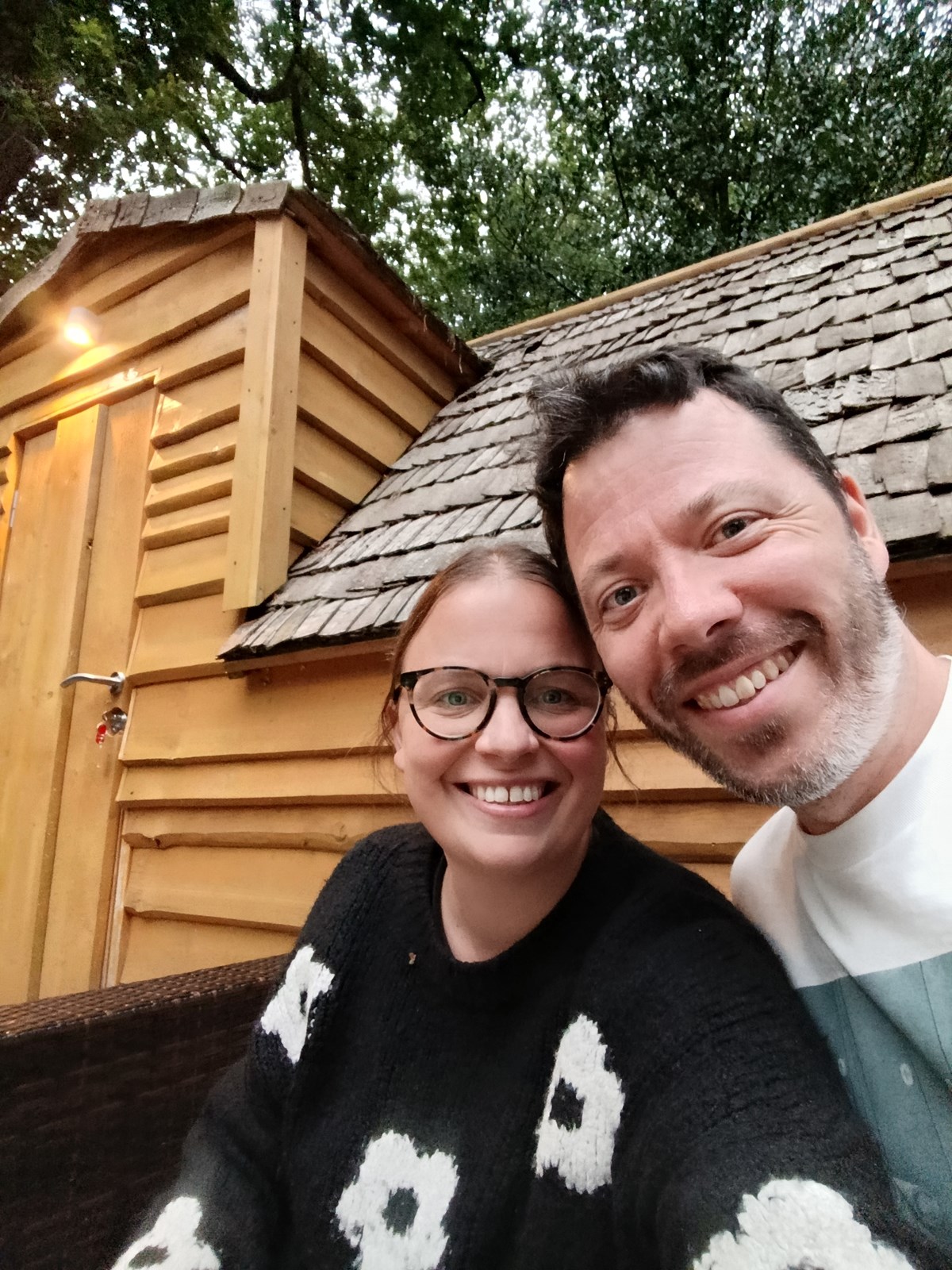 Bernadet ging proefslapen in deze bijzondere cabin verborgen in het bos.