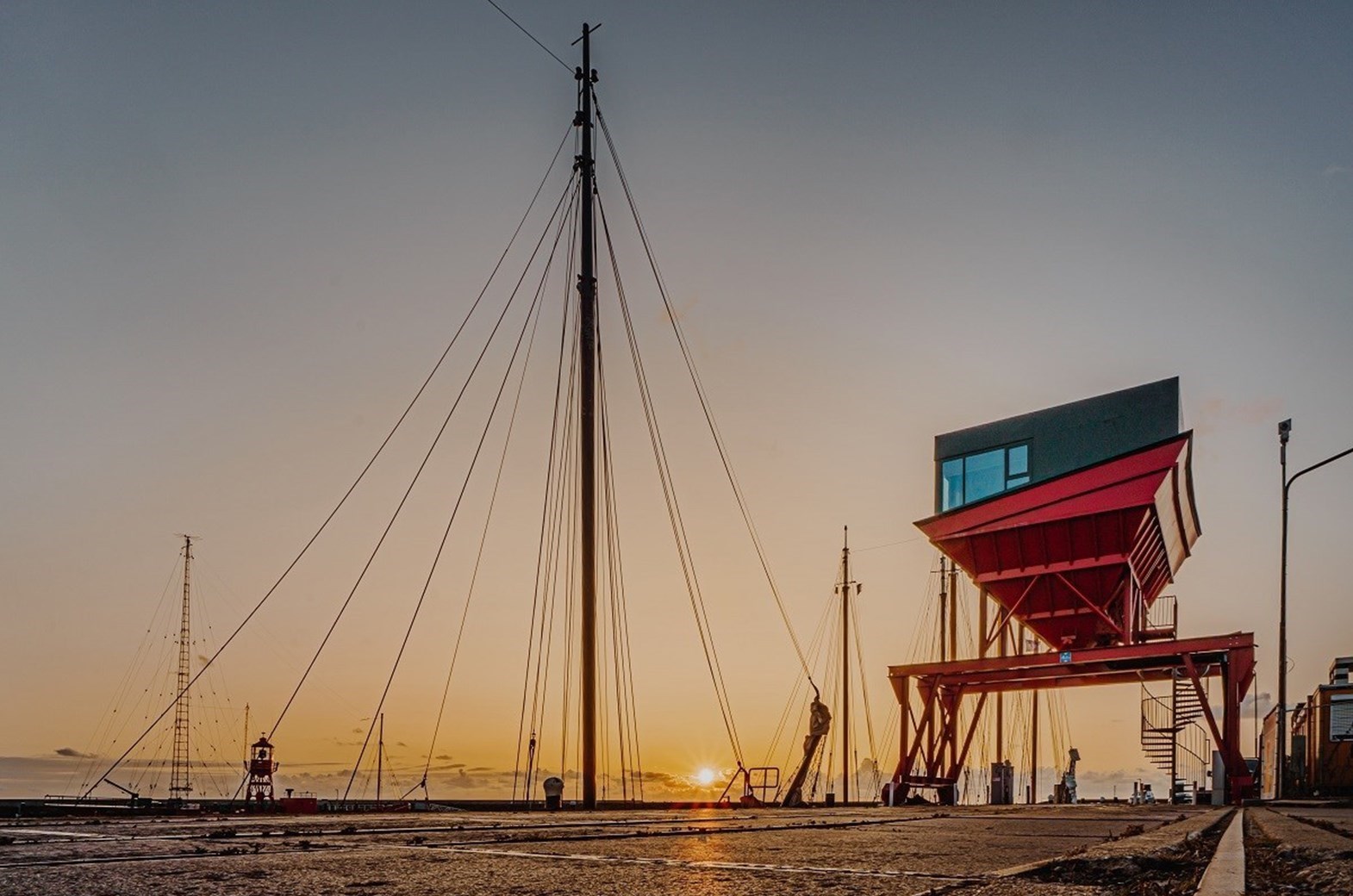 Slapen in een oude vultrechter met jacuzzi met uitzicht op de Waddenzee