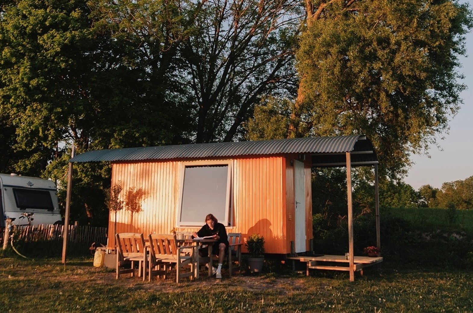 Slapen in een pipowagen: dit moet je weten + tips voor plekjes
