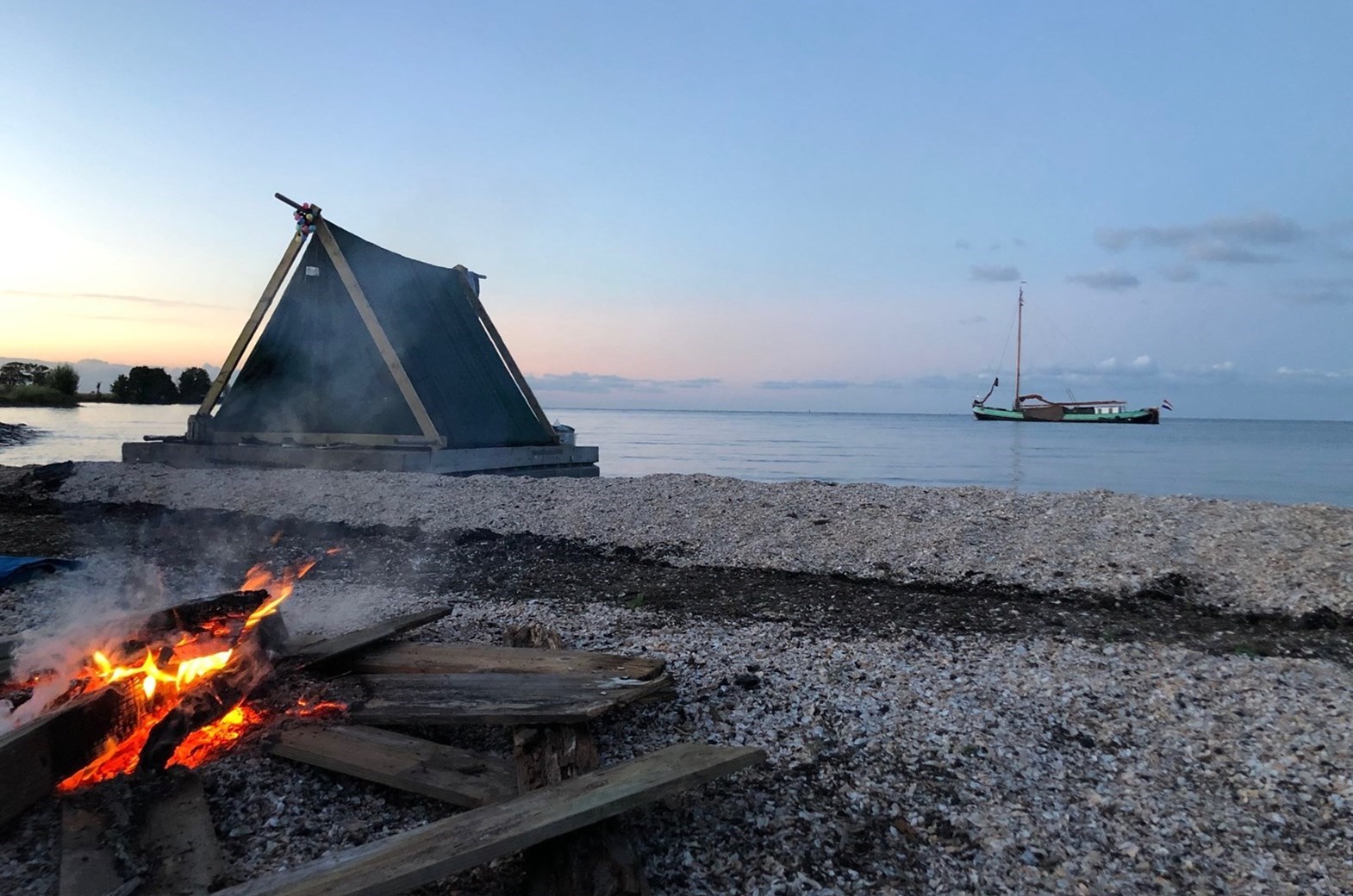 Bijzonder overnachten op een vlot: dit moet je weten
