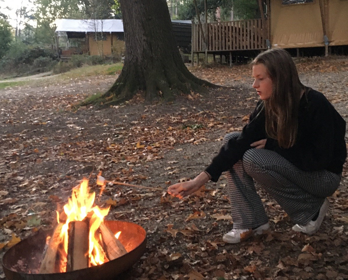 Marshmallows boven het vuurtje