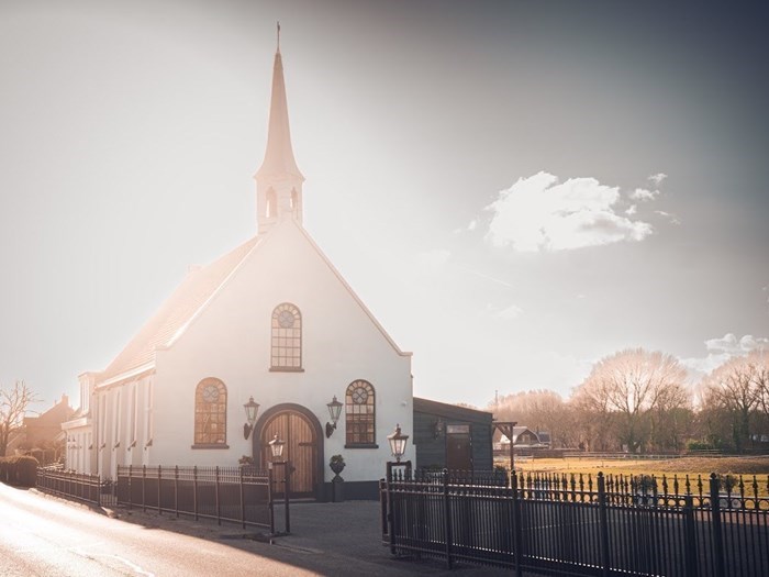 💜 Slapen én een aanzoek doen in een kerkje aan zee