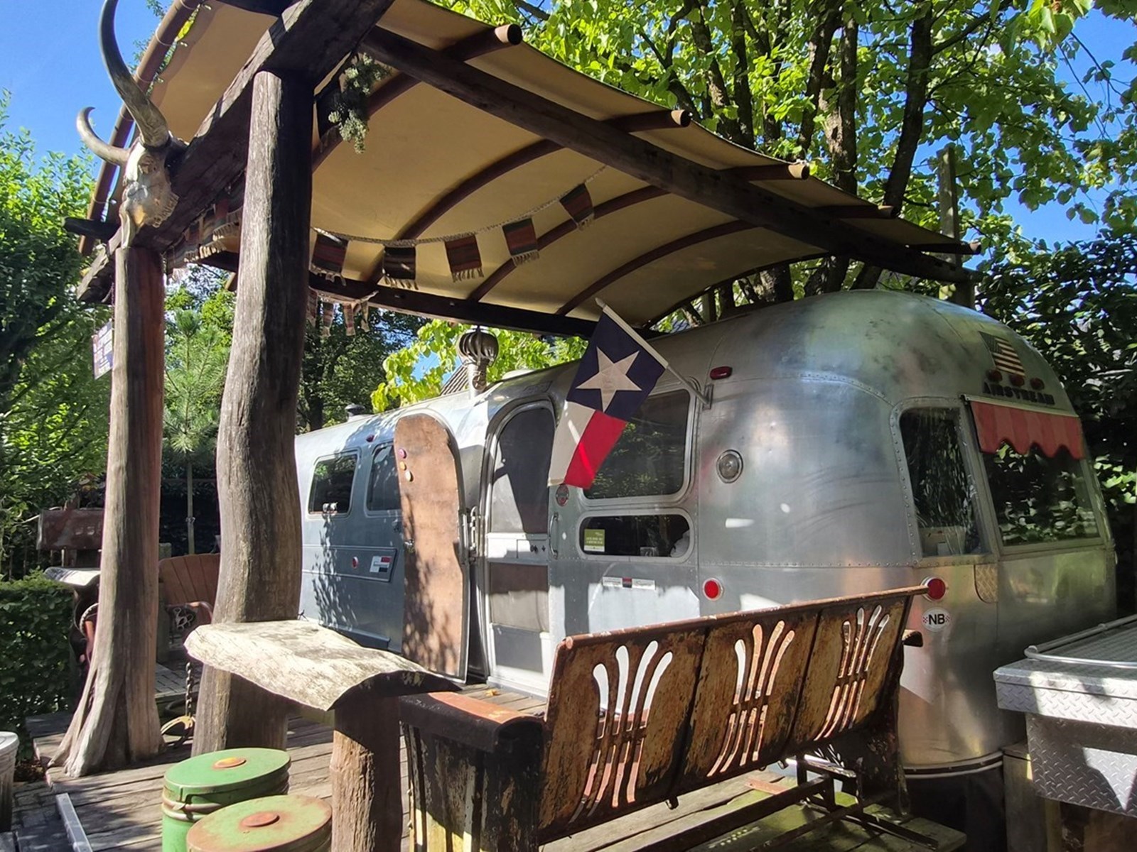 4. Logeren in een oldtimer Amerikaanse caravan in Noord-Brabant