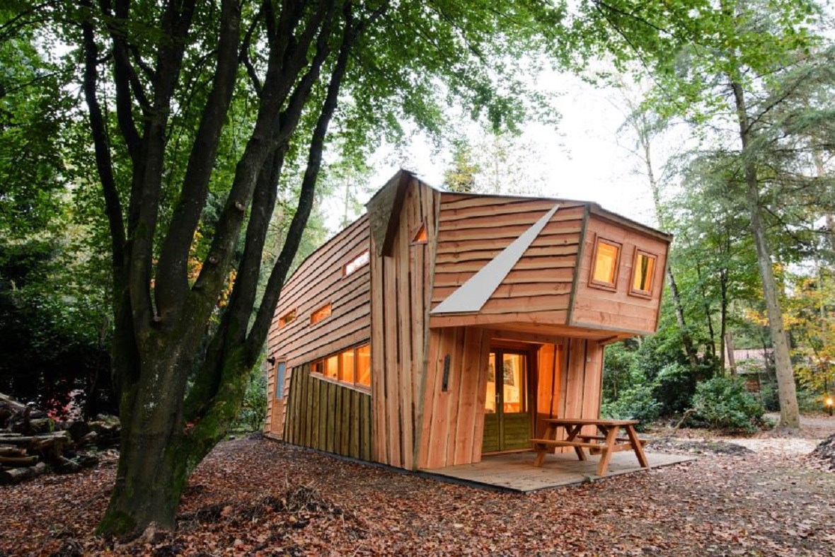 Annette creëerde een vakantiehuisje in de vorm van een Houten Zwijn op de Veluwe