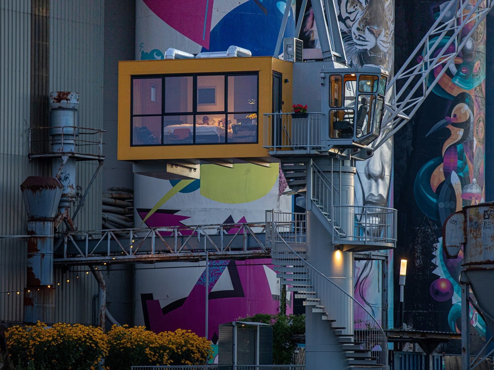 2. Hotelkamer in een oude hijskraan in Den Bosch