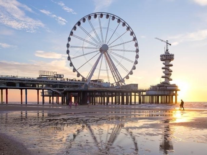 Wakker worden op de Pier van Scheveningen (NL)