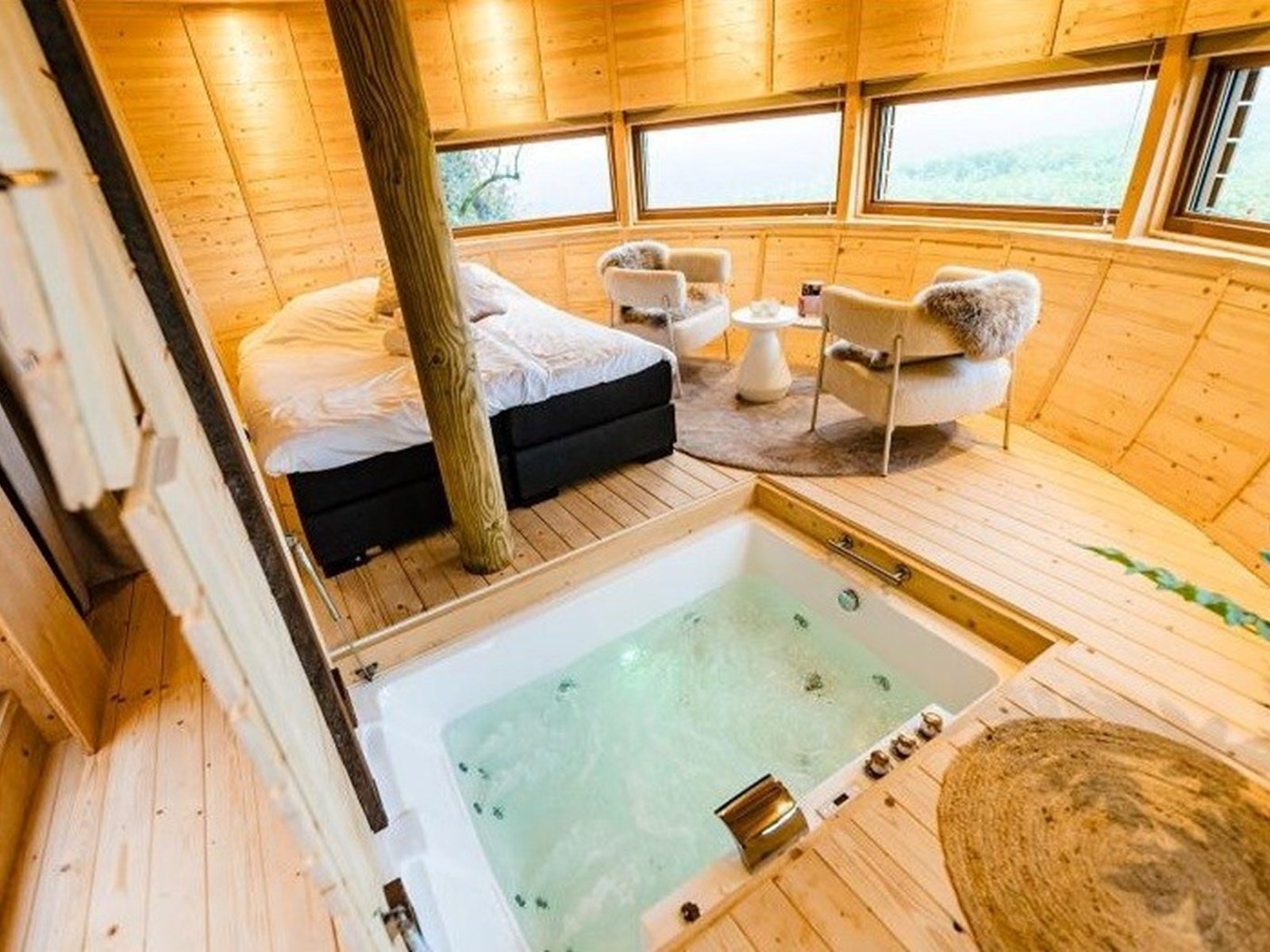 Gebouwd met twee handen, veel geduld en veel hout