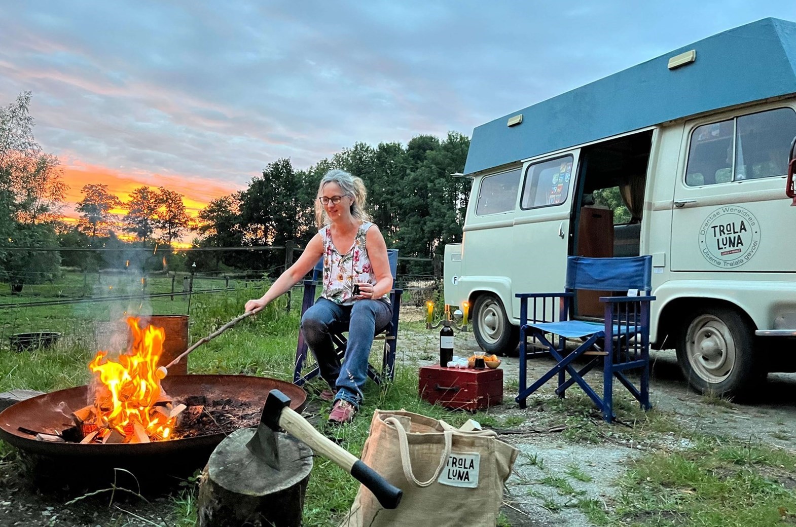 Charmante Franse kampeerbus in Drenthe