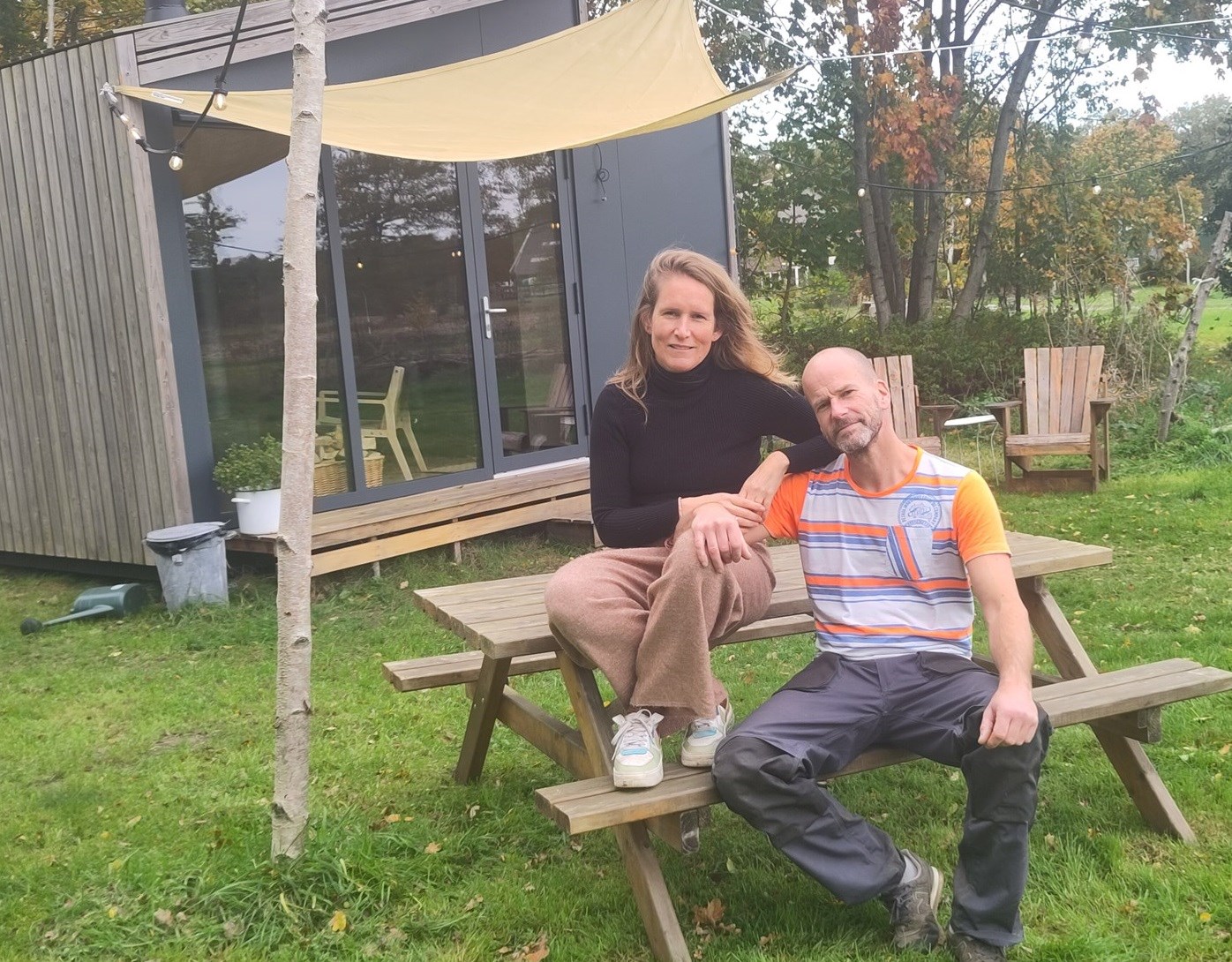 Marieke verhuisde met haar gezin van Rotterdam naar Drenthe en verhuurt nu tiny houses