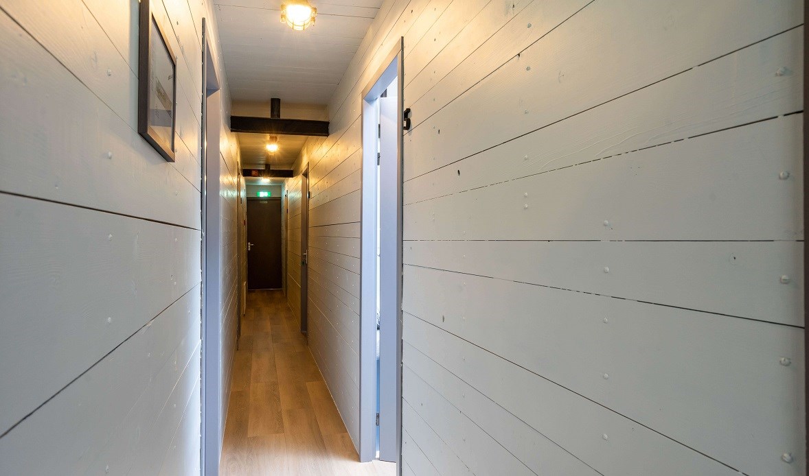 Van jurist naar eigenaar van een heel bijzondere B&B op een voormalig vrachtschip in Amersfoort. Elène deed het.