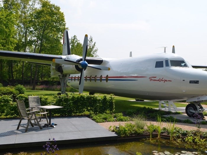 5. Slapen in een Fokker F27 vliegtuig uit 1961 met sauna